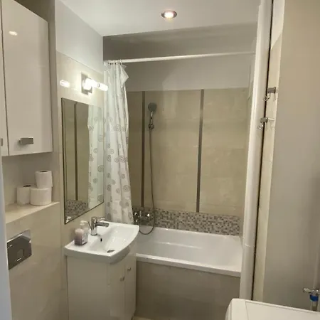 Hostel In - G9 *