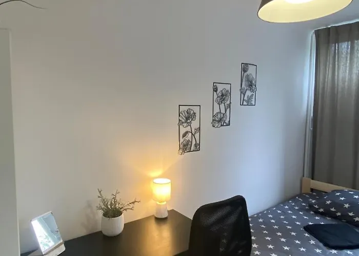 In - G9 旅馆 华沙